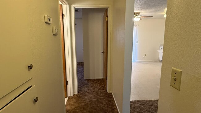 Building Photo - 1444 N Lemoore Ave