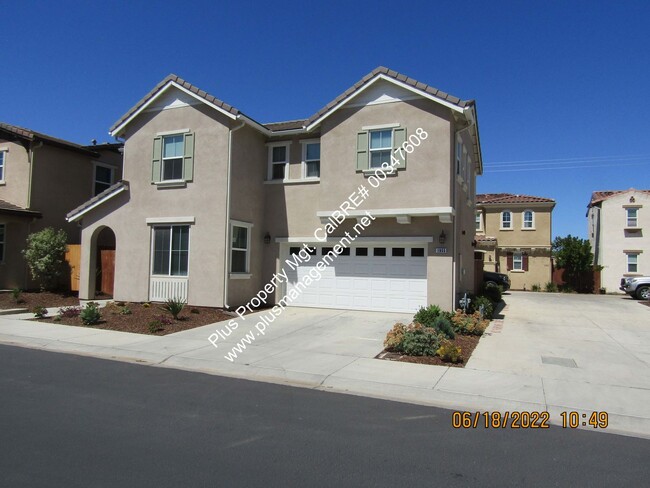 Primary Photo - Beautiful Newer Two Story Home in The Gate...