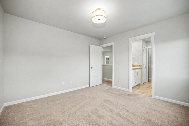 Building Photo - Modern Yelm Home Built in 2023, Walk-In Closets, Deep Storage & Neighborhood Park!