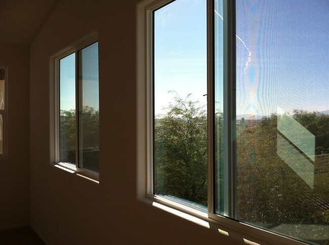 Building Photo - 2741 Sunrise Bluff Dr