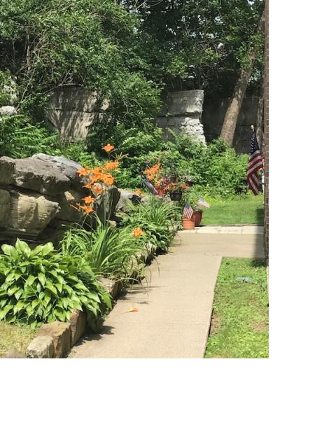 Professionally landscaped grounds - Saylor Park Apartments