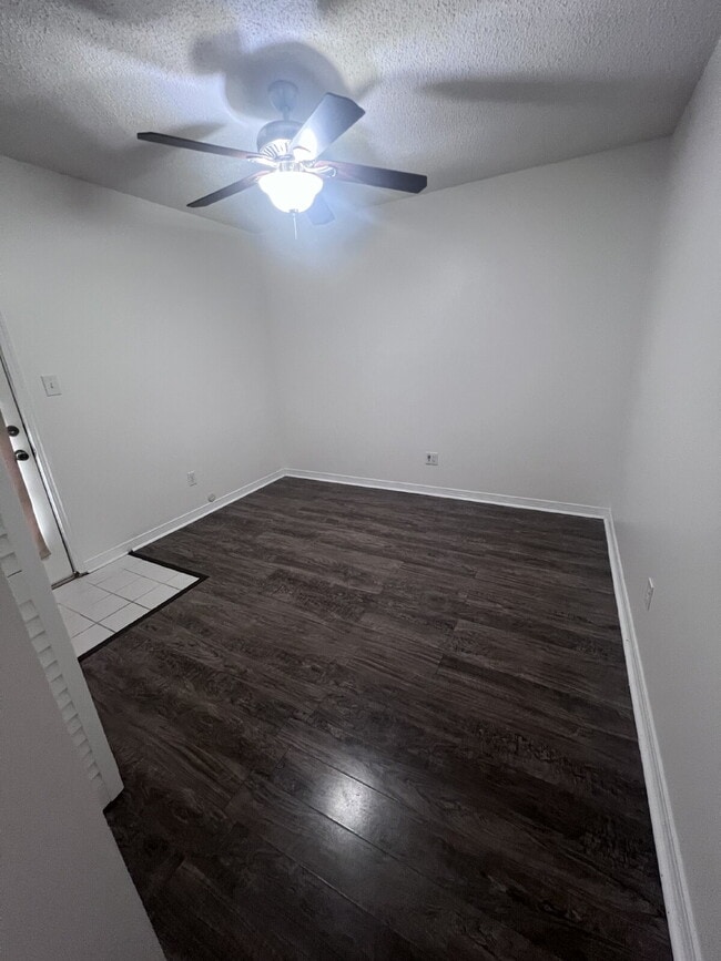 Building Photo - 1721 Colonial Ct