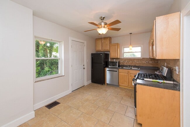 Building Photo - COVEDALE- 3 bedroom 1.5 bath Tudor with up...