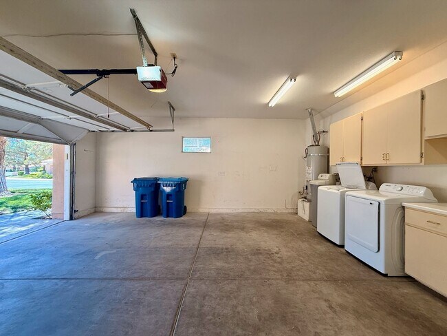 Building Photo - Gorgeous Spanish Trails 3BR House for lease!