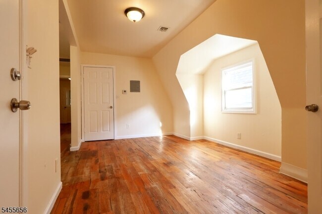 Building Photo - 112 Chadwick Ave