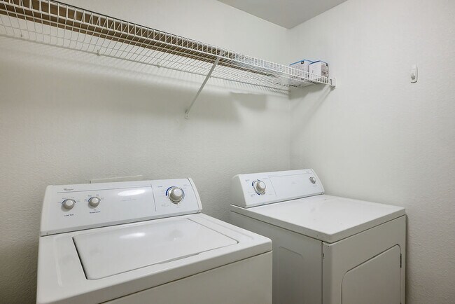 Building Photo - 10550 W Alexander Rd