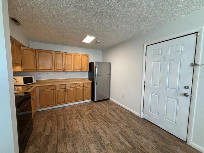 Building Photo - 9013 Westchester Cir