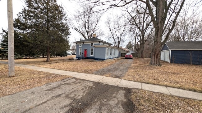 Building Photo - 417 N West St