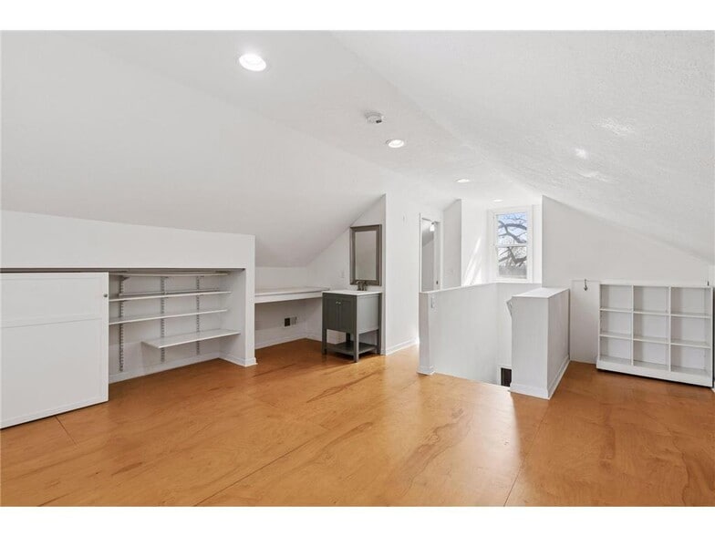 Building Photo - 949 Benhill Rd