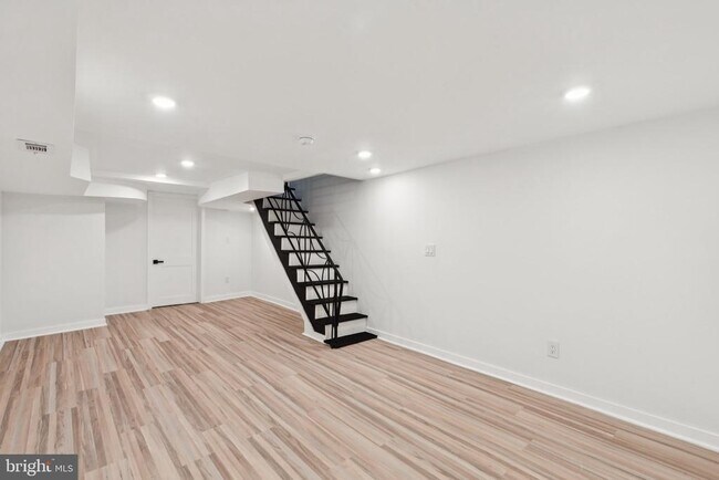 Building Photo - 2242 S Bonsall St