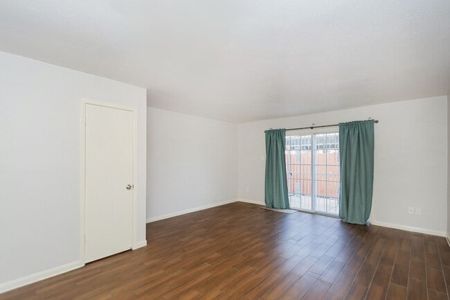 Building Photo - 7950 Grove Ridge Dr