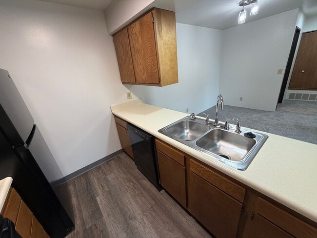 Building Photo - 2203 Spansail Dr