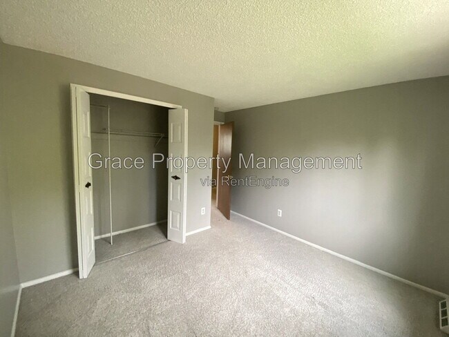 Building Photo - 10870 Stuart Cir