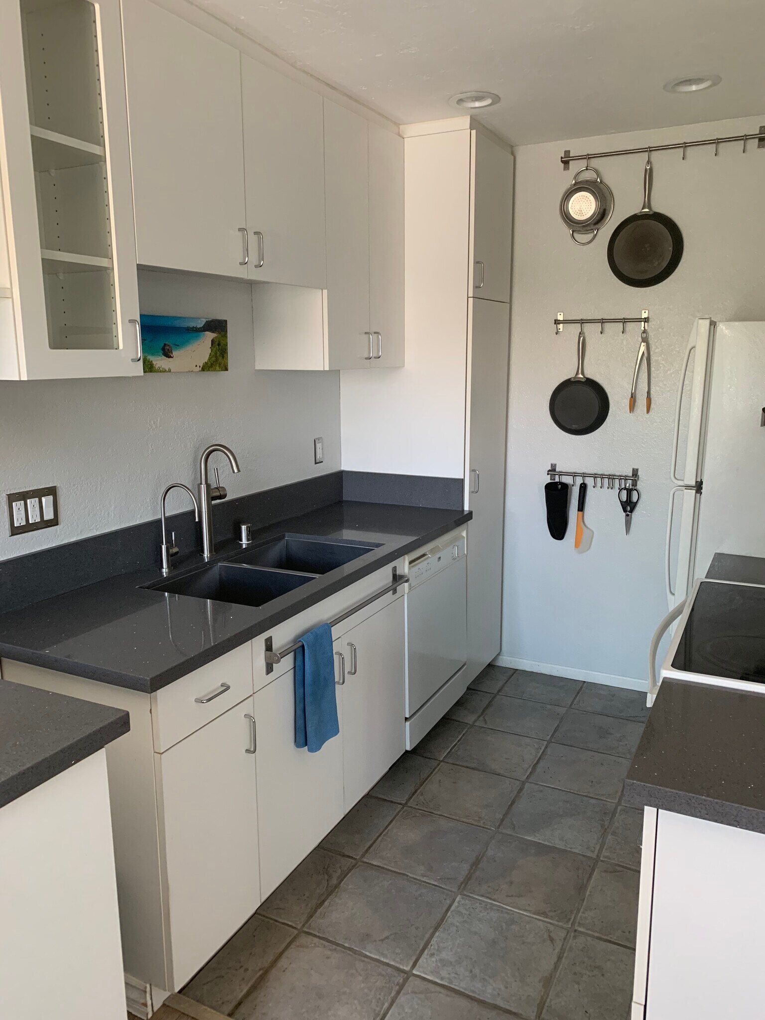 Kitchen - 4062 Georgia St
