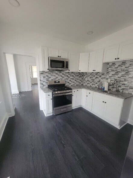 Building Photo - 1649 Dyre St