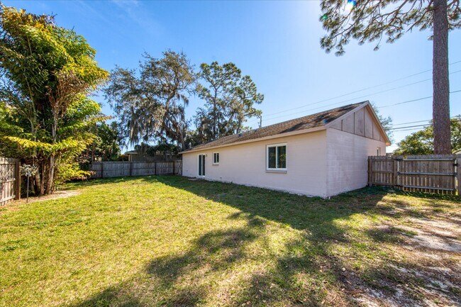 Building Photo - 61 Lake Shore Dr