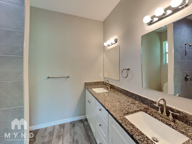 Building Photo - 7429 W Cameo Cir