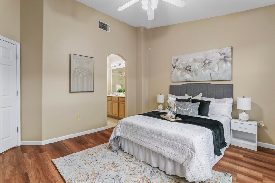 Building Photo - 690 Claridad Loop
