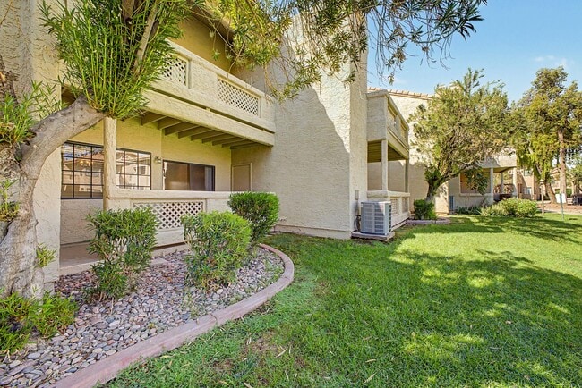Building Photo - 930 N Mesa Dr