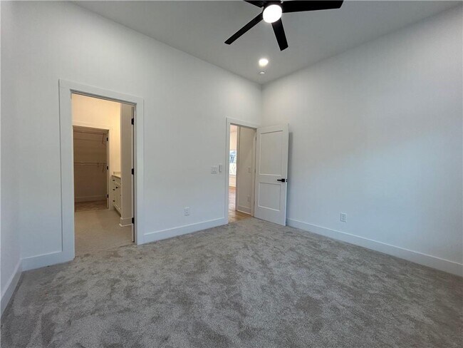 Building Photo - 73 Whitefoord Ave SE