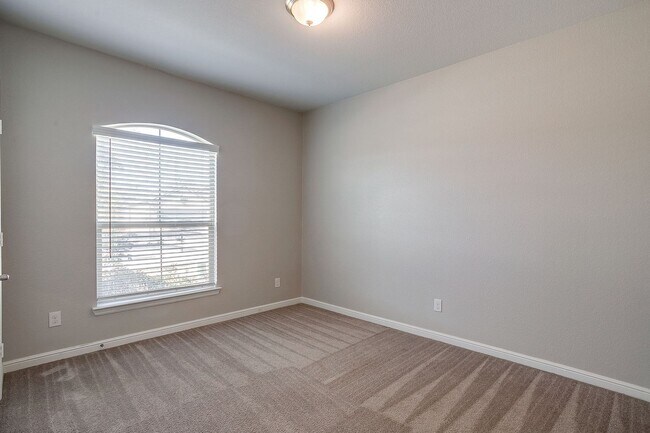 Building Photo - Perfectly located.  3 Bedroom, 2 Bath Home in Twin Mills- Eagle Mountain Saginaw ISD- 76179