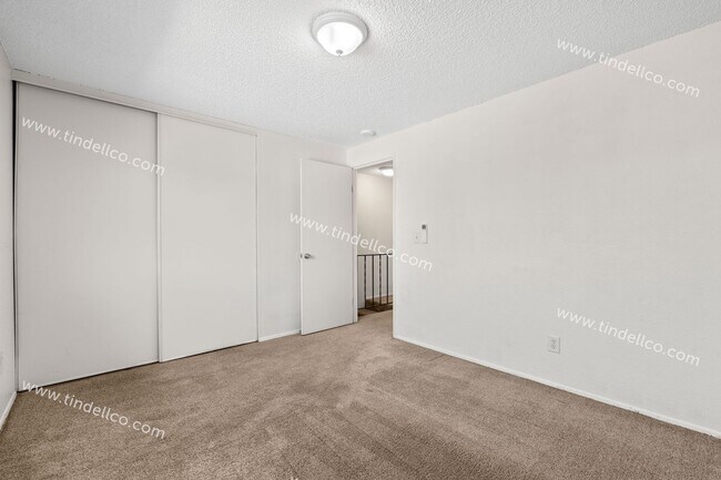 Building Photo - 237-04