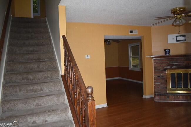 Building Photo - 4375 Barrington Pl