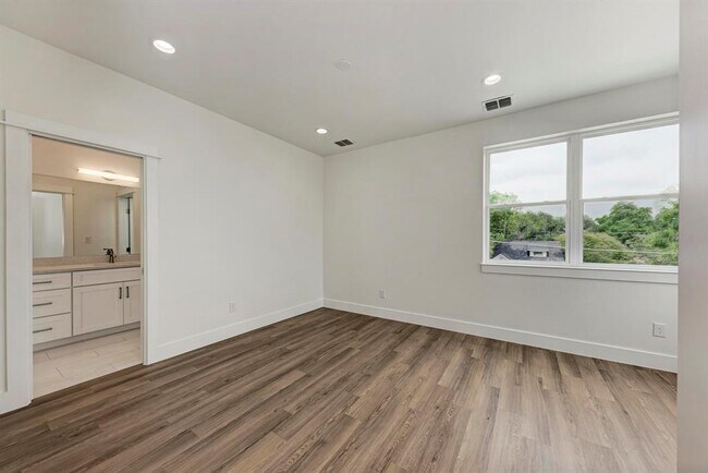Building Photo - 401 Delmar Ave