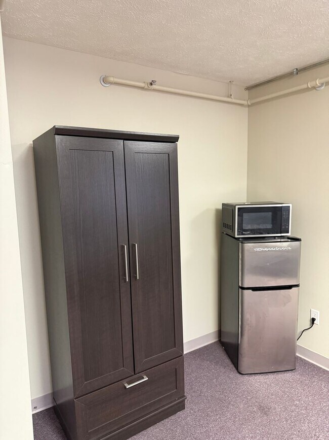 Building Photo - 104 State St