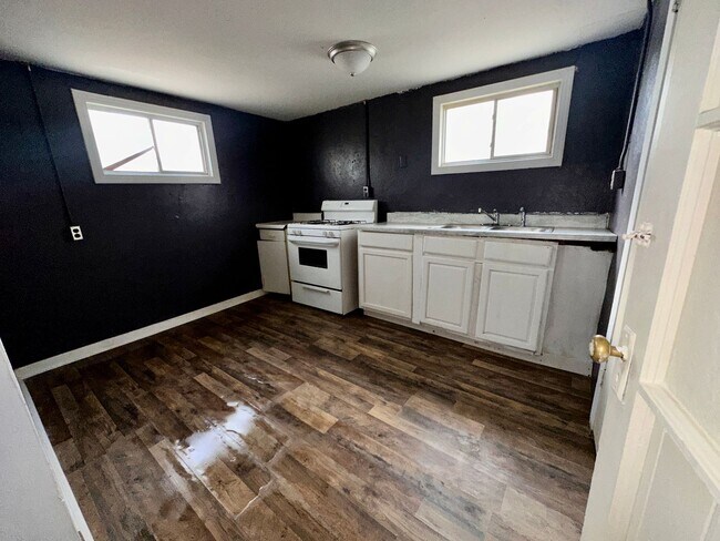 Building Photo - 611 S 25th St