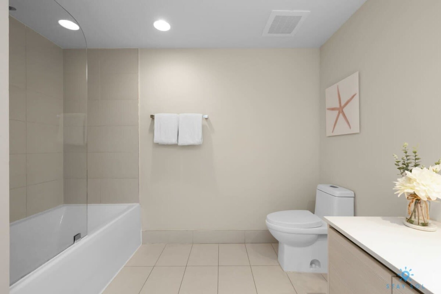 Building Photo - 2602 E Hallandale Beach Blvd