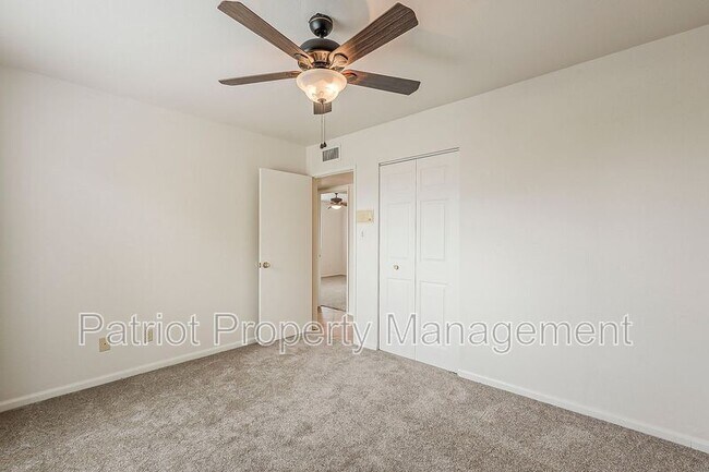 Building Photo - 5622 E Voltaire Ave