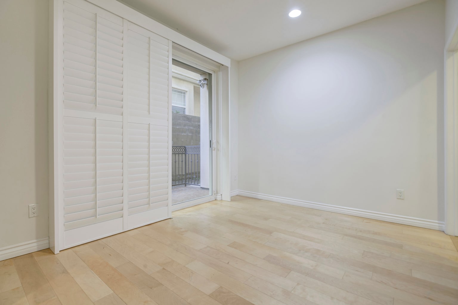 Building Photo - 556 E Palm Ave