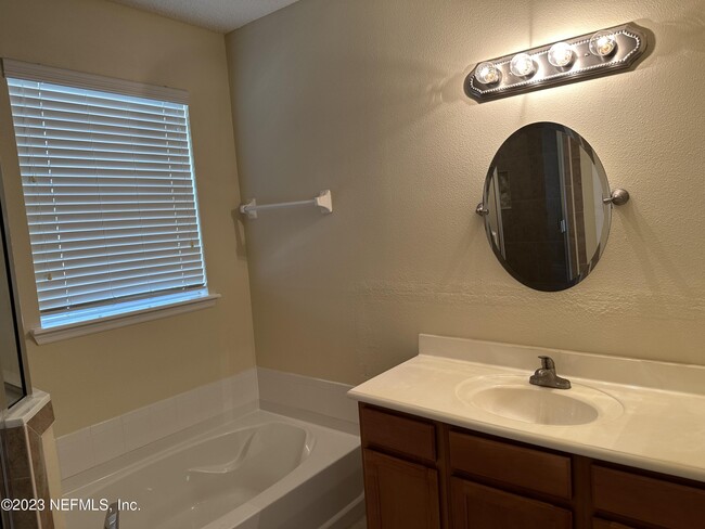 Building Photo - 3727 Creswick Cir