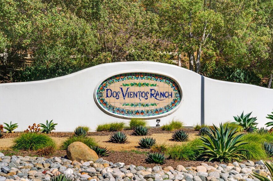 Building Photo - 660 Camino de la Luz