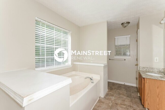 Building Photo - 3 Bedroom Pet-Friendly Home in Covington, GA with Main Street Renewal