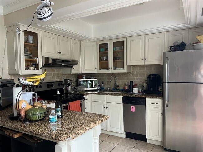 Building Photo - 2833 Orange Tree Cir N