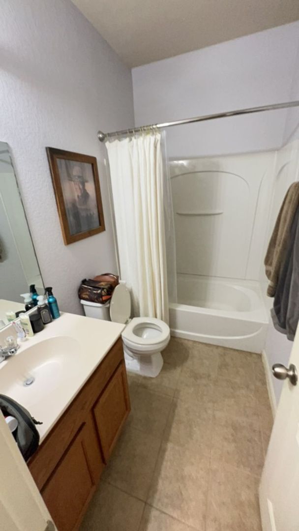 Building Photo - 3 Bedroom Home in Pioneer Crossing