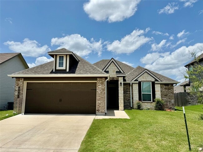 Primary Photo - 808 Fallbrook Dr