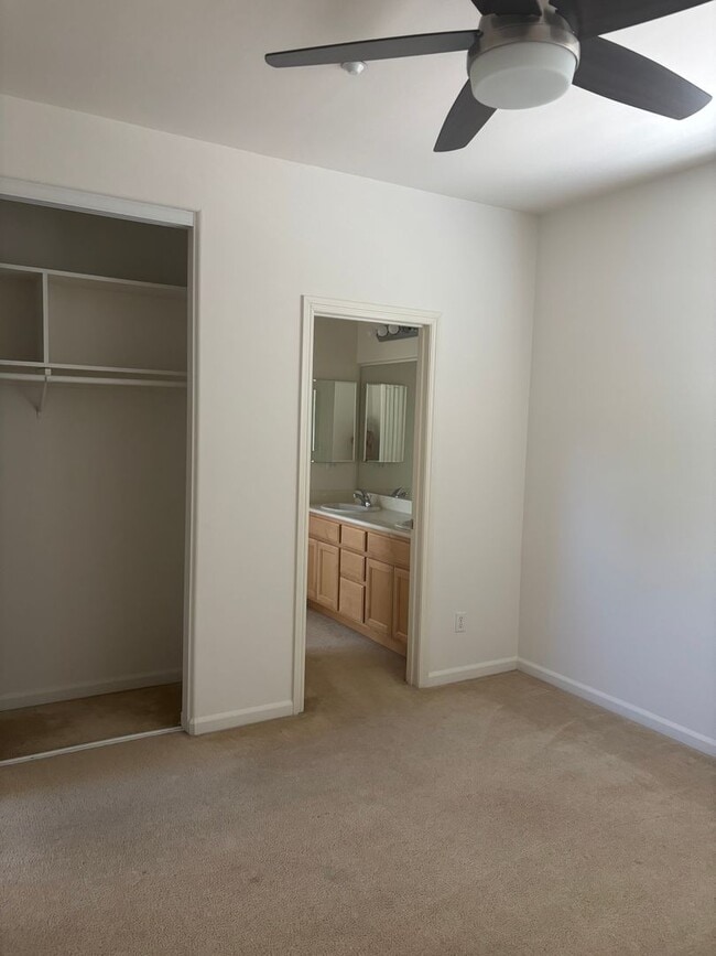 Building Photo - Stunning 5-Bedroom, 4-Bath Home in Prime B...