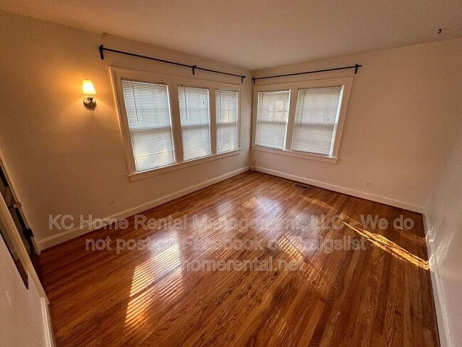 Building Photo - 207 W 51 Terrace