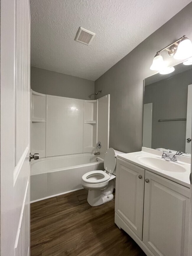 Building Photo - 6977 Lenox Ave