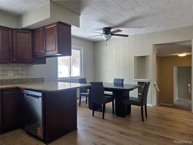 Building Photo - 5016 S Old US Hwy 23