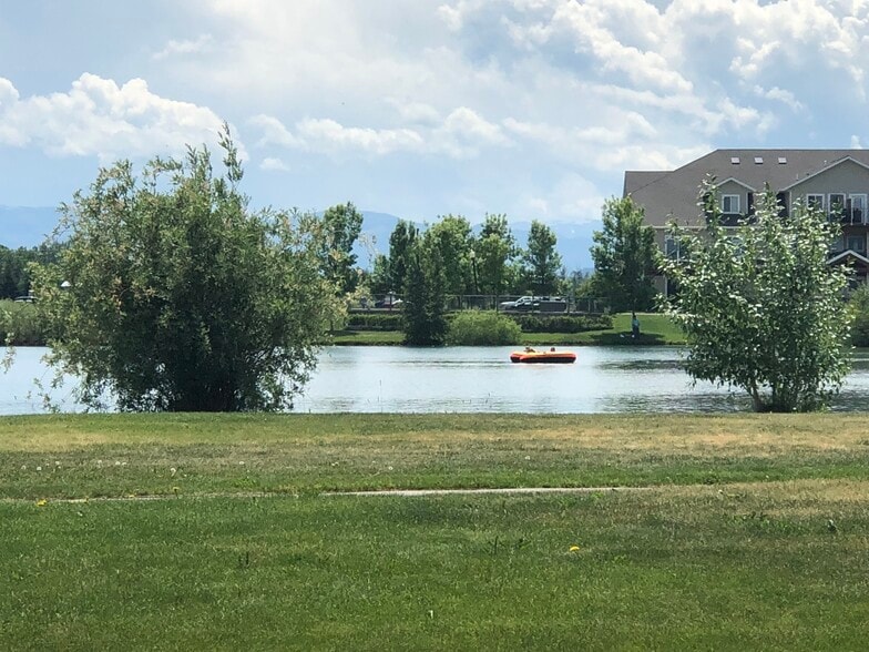 RIVER ROCK PARK AND LAKE - 2 BLOCKS - 468 W Shore Dr