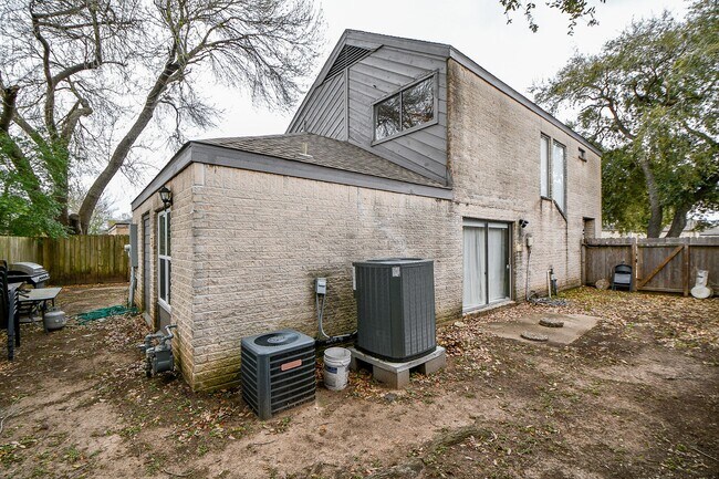 Building Photo - 7711 Hopewell Ln
