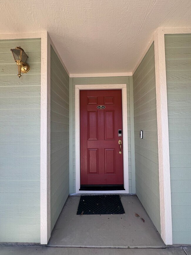 Building Photo - Charming 3/2/2 Home in Gardnerville *MUST SEE*