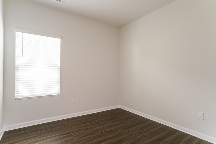 Building Photo - 331 Augustine Dr
