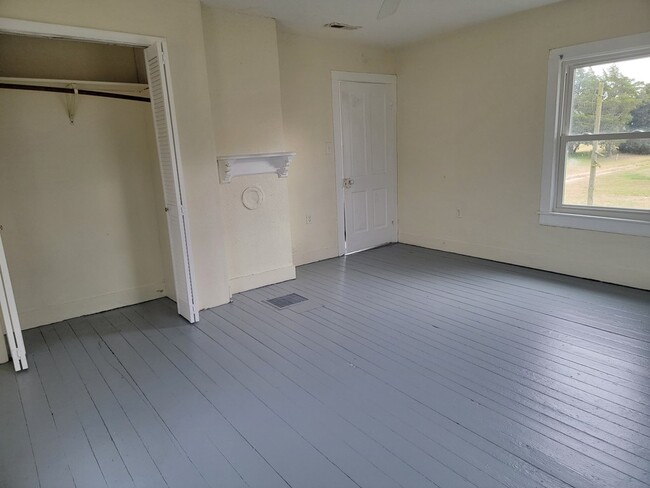 Building Photo - 14212 Shields Bridge Rd