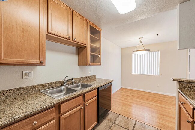 Building Photo - Sunnyvale 1BR with Private Balcony, In-Unit Laundry & Central Air – Prime Value at $2,129