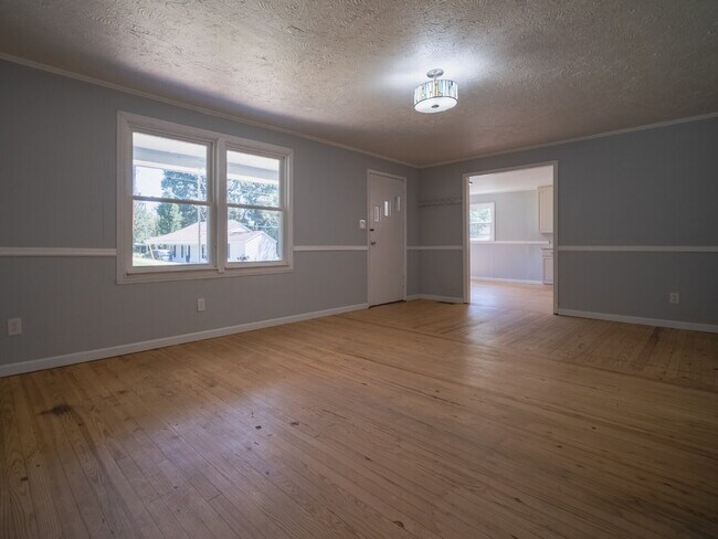 Building Photo - 507 8th Ave Ext